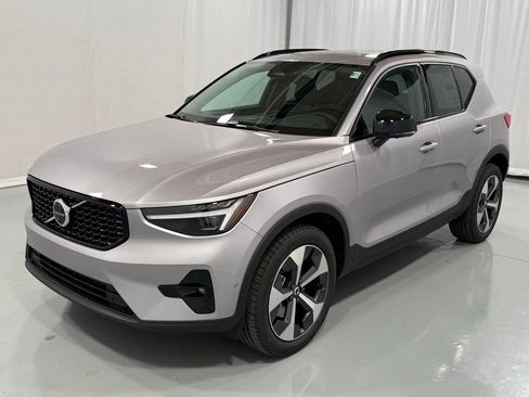New 2026 Volvo XC40 B5 Plus AWD/4WD image 1