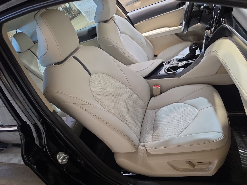 Used 2022 Toyota Camry XLE FWD image 25