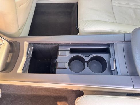 Used 2013 Lincoln MKT AWD image 25