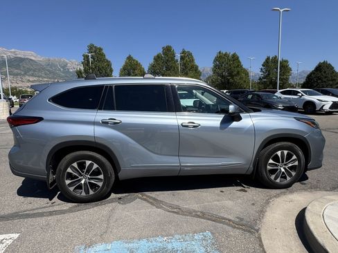 Used 2021 Toyota Highlander XLE AWD/4WD image 7
