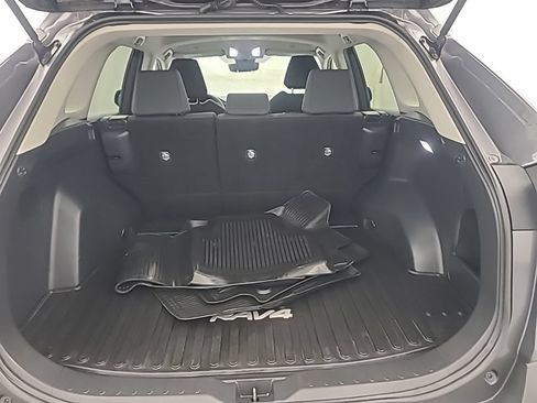Used 2023 Toyota RAV4 LE AWD/4WD image 18