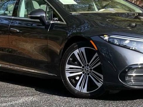 Used 2022 Mercedes-Benz EQS 580 580 image 11