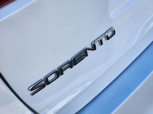 Used 2019 Kia Sorento EX image 11