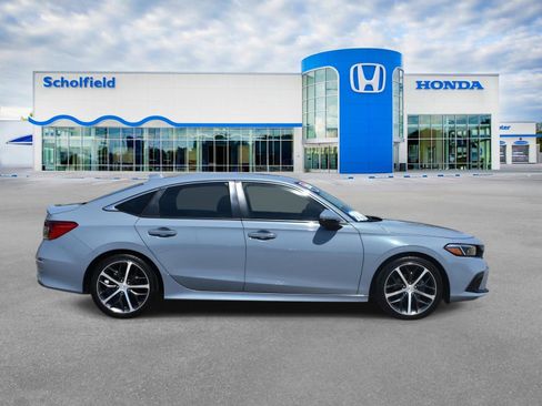 Used 2024 Honda Civic Touring image 2