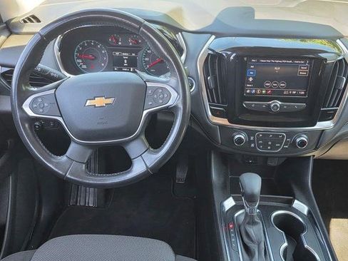 Certified 2021 Chevrolet Traverse LT FWD image 17