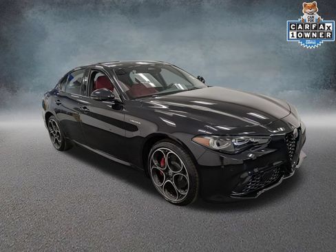 Used 2026 Alfa Romeo Giulia AWD image 3