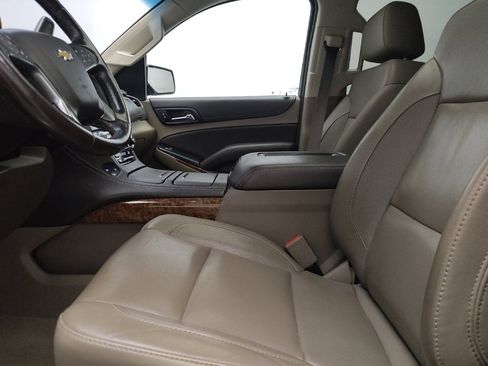 Used 2020 Chevrolet Suburban Premier AWD/4WD image 17