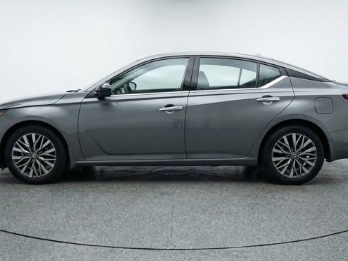 Used 2025 Nissan Altima 2.5 SV image 5