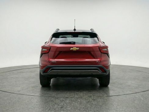Used 2025 Chevrolet Trax LT w/ LT Convenience Package FWD image 7