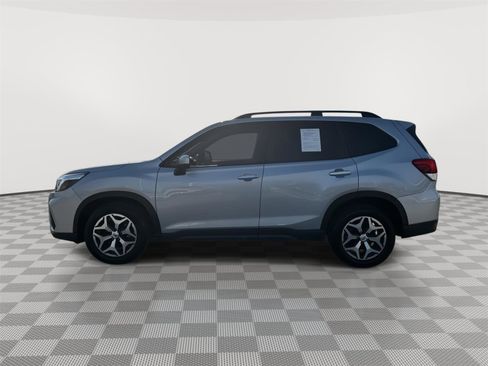 Used 2020 Subaru Forester Premium AWD/4WD image 3