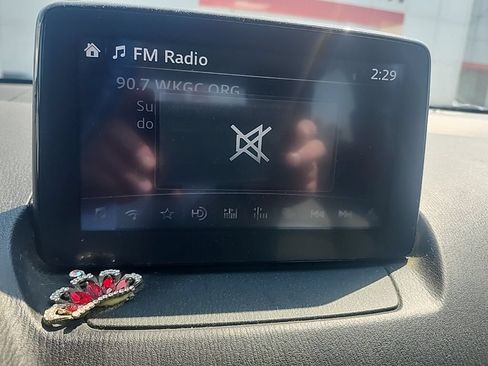 Used 2019 Toyota Yaris L FWD image 3