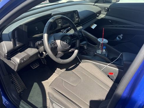 Used 2025 Hyundai Elantra Sport image 2