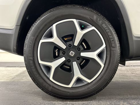 Used 2024 Rivian R1S Adventure AWD/4WD image 12