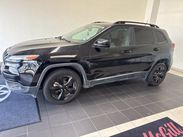 Used 2018 Jeep Cherokee Latitude w/ Altitude Package FWD image 1