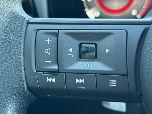 Certified 2025 Nissan Kicks S image 27