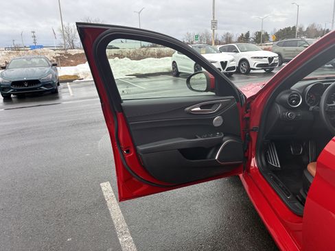 Certified 2022 Alfa Romeo Giulia Ti image 14