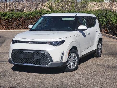 Used 2023 Kia Soul LX FWD image 1