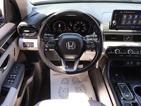 Used 2023 Honda Pilot Touring image 18