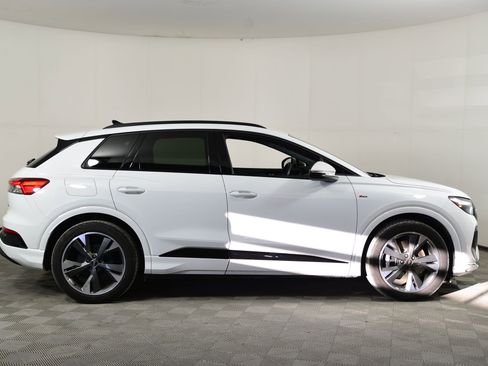Used 2024 Audi Q4 e-tron Premium w/ Convenience Package image 7