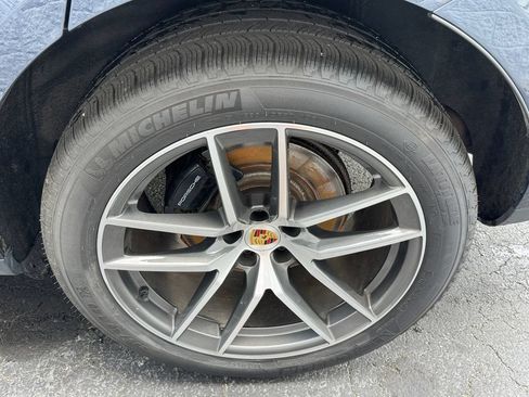 Used 2023 Porsche Macan AWD/4WD image 25