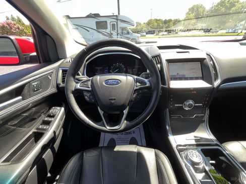 Used 2020 Ford Edge Titanium image 4