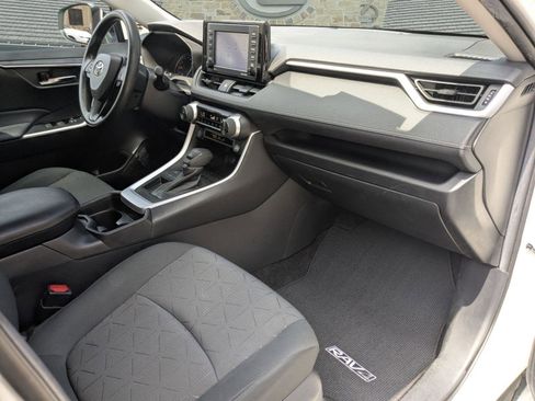 Used 2021 Toyota RAV4 XLE w/ Convenience Package FWD image 22