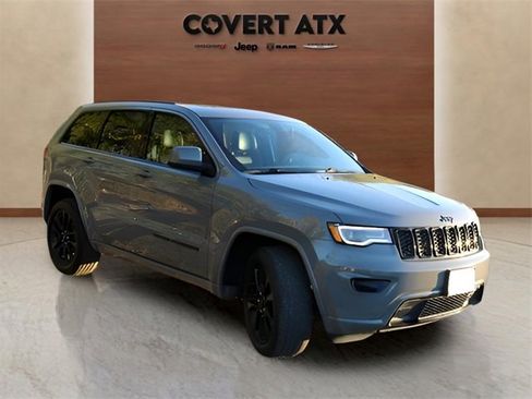 Used 2020 Jeep Grand Cherokee Altitude image 5