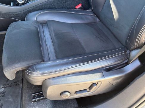 Certified 2022 Volvo XC40 T5 R-Design w/ Advanced Package image 31