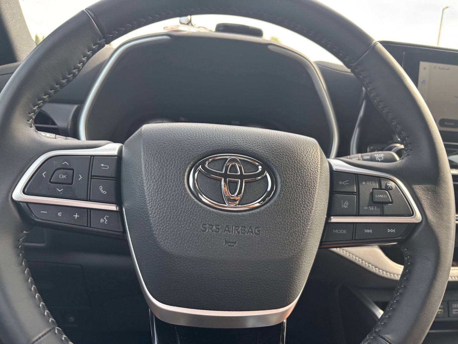 Used 2025 Toyota Highlander XSE AWD/4WD image 26