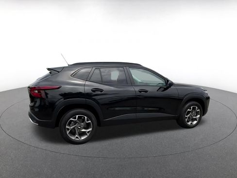 Used 2025 Chevrolet Trax LT FWD image 12