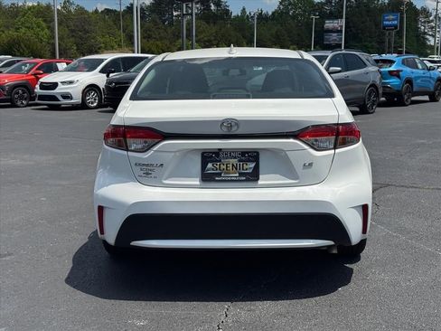 Used 2021 Toyota Corolla LE w/ Carpet Mat Package (TMS) FWD image 4