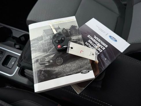 Used 2018 Ford Escape SE w/ SE SYNC Package image 5