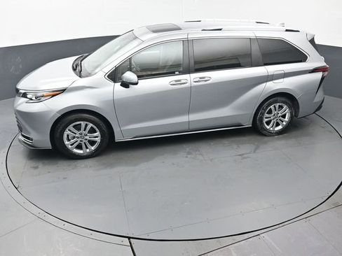 Certified 2023 Toyota Sienna Platinum image 47