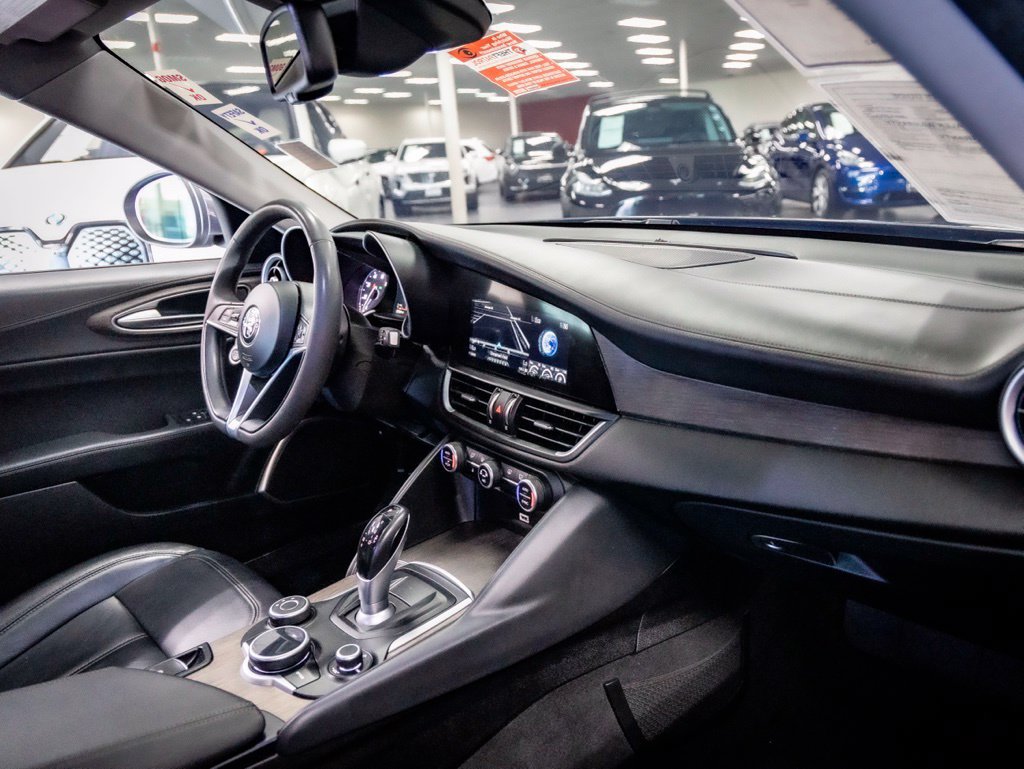 Used 2018 Alfa Romeo Giulia Ti w/ TI Leather Package RWD image 33