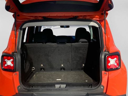 Used 2020 Jeep Renegade Altitude FWD image 28
