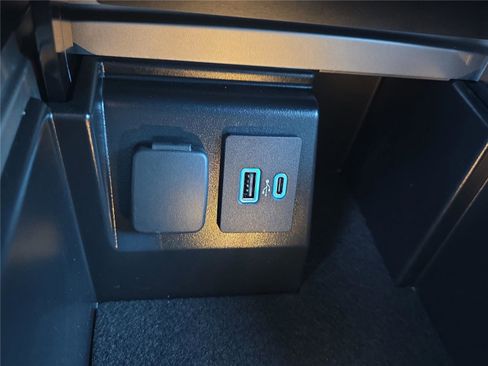 Used 2024 Ford Explorer ST w/ Equipment Group 401A image 23