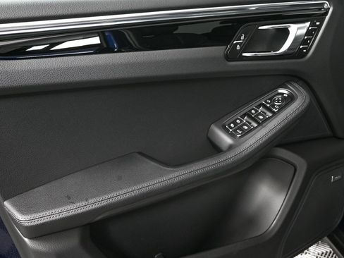 New 2025 Porsche Macan image 6