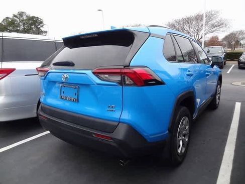 Used 2019 Toyota RAV4 LE image 6