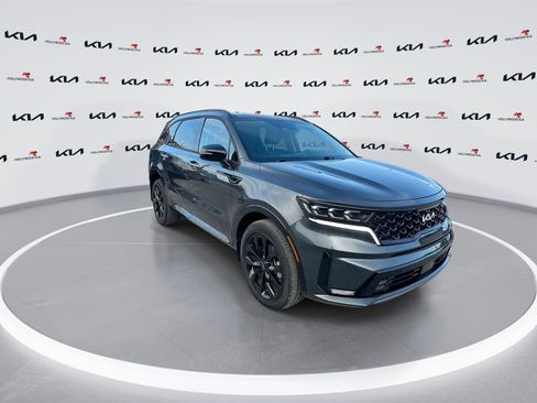 Certified 2023 Kia Sorento SX FWD image 2