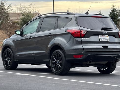 Used 2019 Ford Escape SE image 7