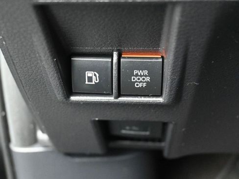 Certified 2025 Toyota Sienna LE w/ LE Plus Package image 15