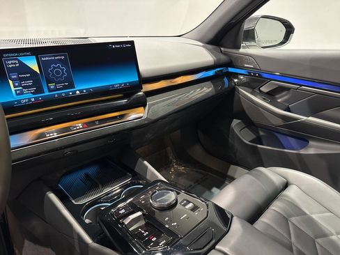 Used 2025 BMW i5 xDrive40 w/ Premium Package image 21