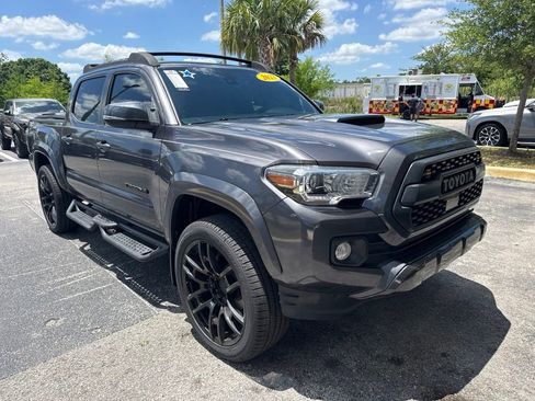 Used 2022 Toyota Tacoma TRD Sport w/ Technology Package AWD/4WD image 2