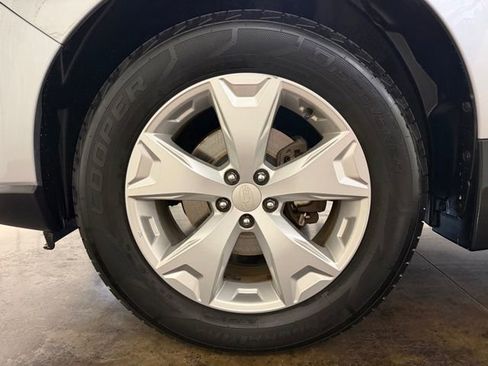 Used 2015 Subaru Forester 2.5i Limited AWD/4WD image 10