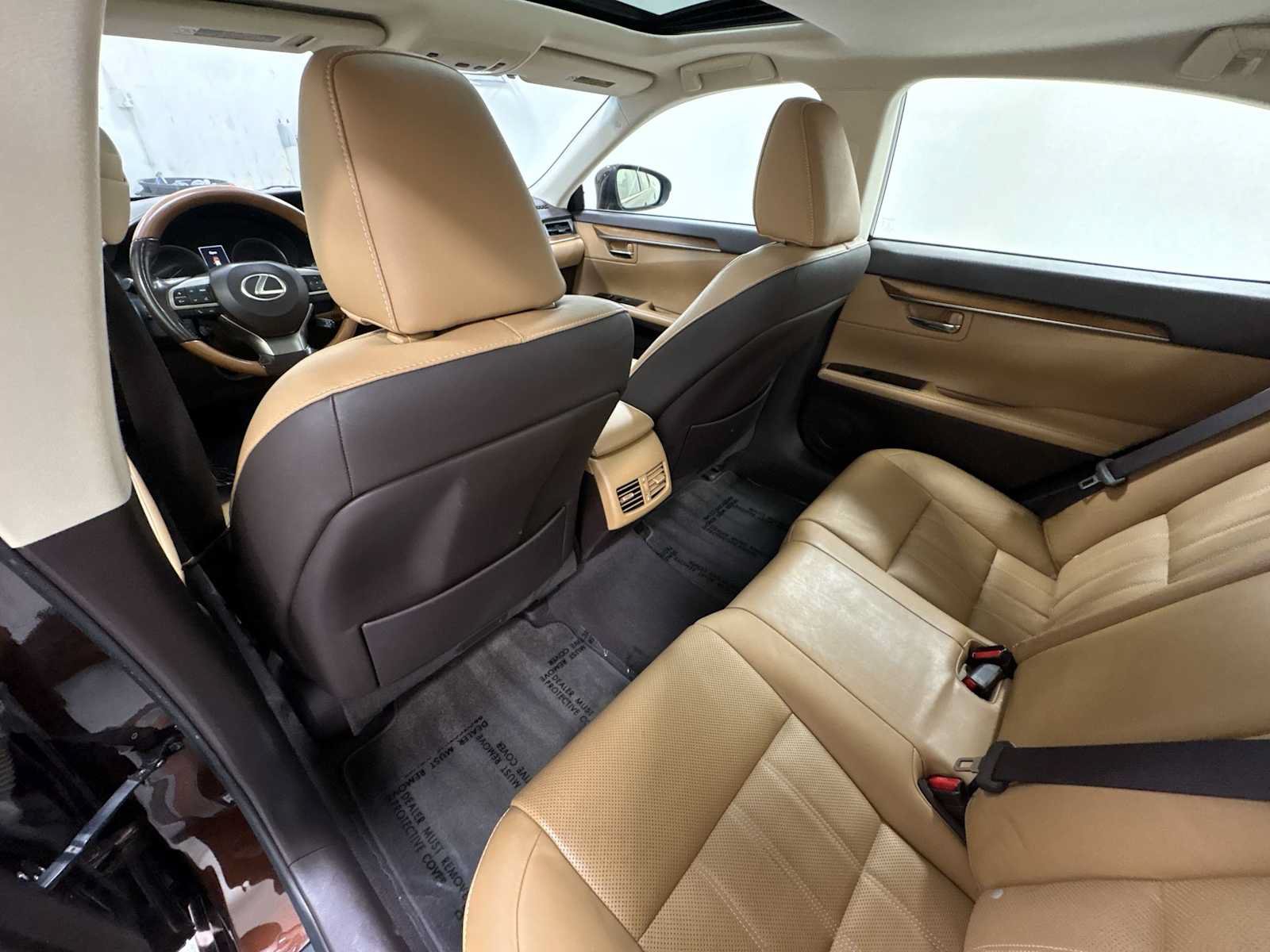 Used 2016 Lexus ES 300h w/ Luxury Package w/Wood Trim FWD image 26