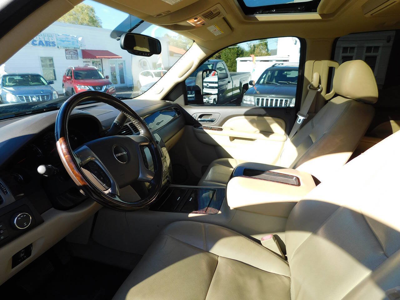 Used 2014 GMC Sierra 2500 Denali w/ Suspension Package, Off-Road AWD/4WD image 42