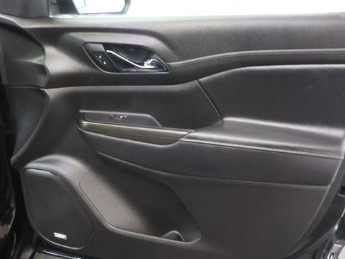 Used 2021 GMC Acadia SLT w/ Elevation Edition image 12