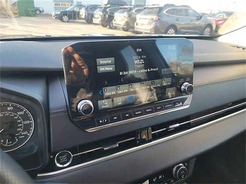 Used 2024 Mitsubishi Outlander SE image 11