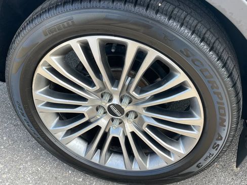 Used 2017 Lincoln MKX Reserve w/ Lincoln MKX Climate Package AWD/4WD image 11