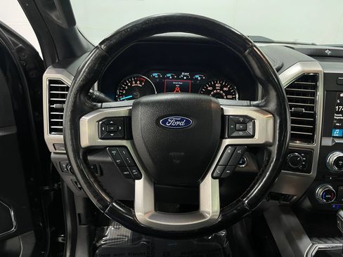 Used 2018 Ford F150 Platinum w/ Equipment Group 701A Luxury AWD/4WD image 22